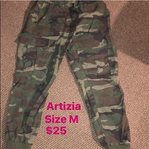 Aritzia TNA camo joggers